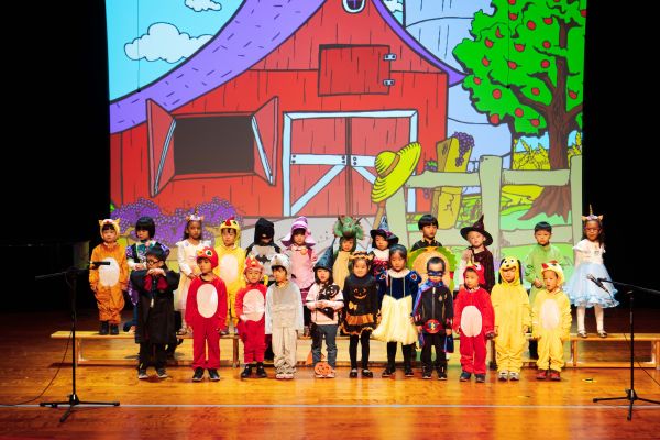 幼儿园万圣节演出,天津惠灵顿幼儿园