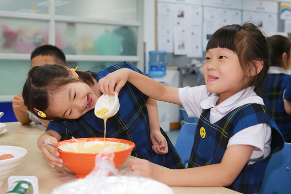 Yogurt Cake Making,Wellington College Bilingual Tianjin – Nursery