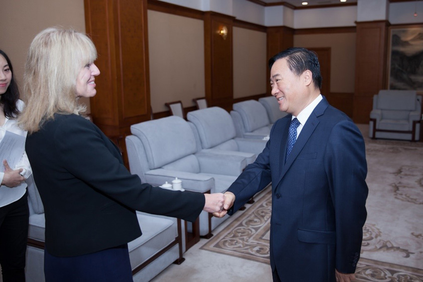 Shanghai Pudong District Mayor Meets with Wellington College Executives