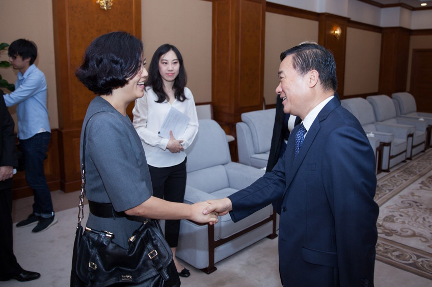 Shanghai Pudong District Mayor Meets with Wellington College Executives