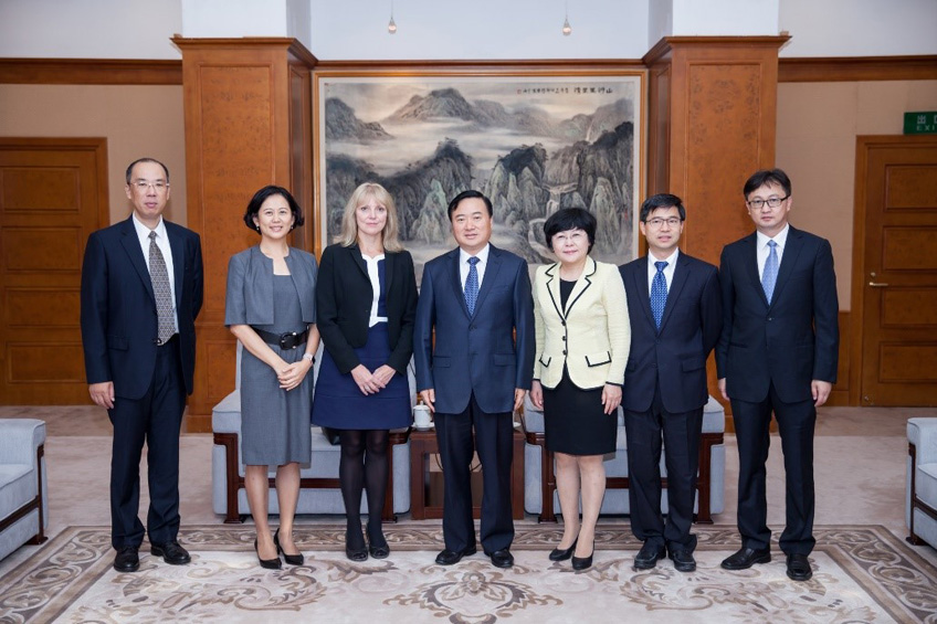 Shanghai Pudong District Mayor Meets with Wellington College Executives