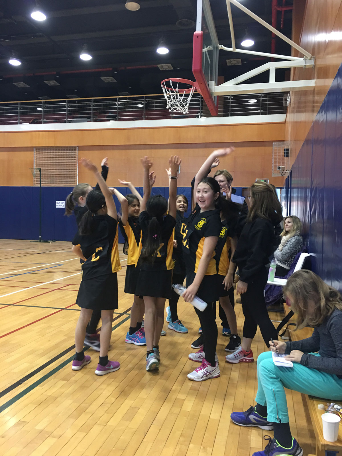 U11 netball wining strike