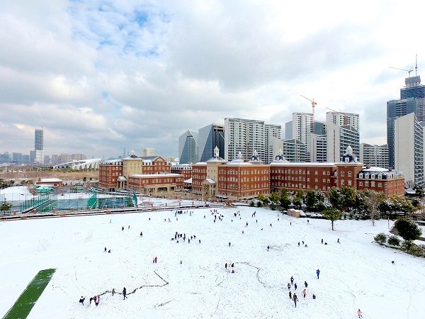 An Unusual Sight – Our Shanghai Campus Covered In Snow!