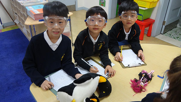 Inquiring Scientists in Milepost 1,Wellington College International Tianjin