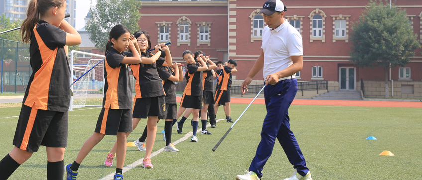 Golf lesson at Wellington College International Tianjin go with a Swing